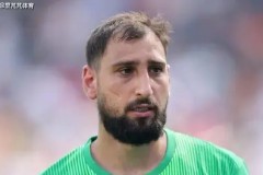 姆巴佩50万周薪加盟曼联，创纪录转会引足坛热议