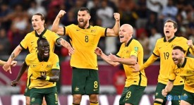 【55'】张玉宁头球中横梁！中国队错失扳平良机